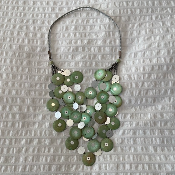 Beautiful handmade necklace light green in excellent condition. Made in Czechia. - Picture 3 of 4